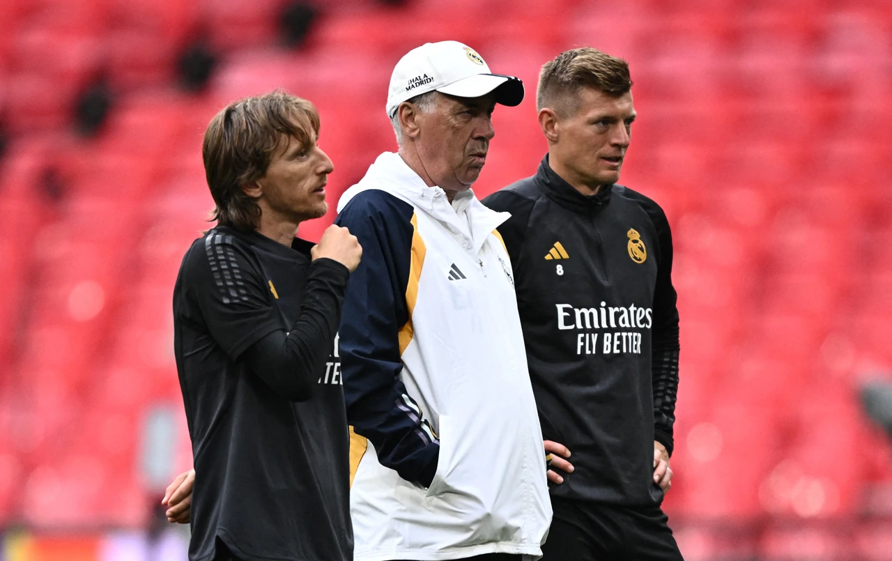 Luka Modrić, Carlo Ancelotti i Toni Kroos na treningu