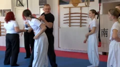 U Okučanima ženama prikazan seminar samoobrane 