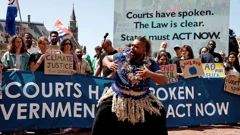 Prosvjed aktivista ispred ICJ-a