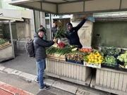 Hrabri prodavači na riječkoj placi koji ipak odolijevaju buri, Foto: Vladimir Jurić/Radio Rijeka