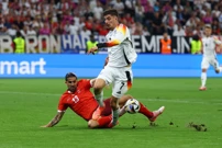 Kai Havertz u duelu s Ricardom Rodriguezom, Foto: Kai Pfaffenbach/REUTERS