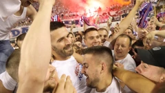 Marko Livaja s oduševljenim navijačima i suigračima