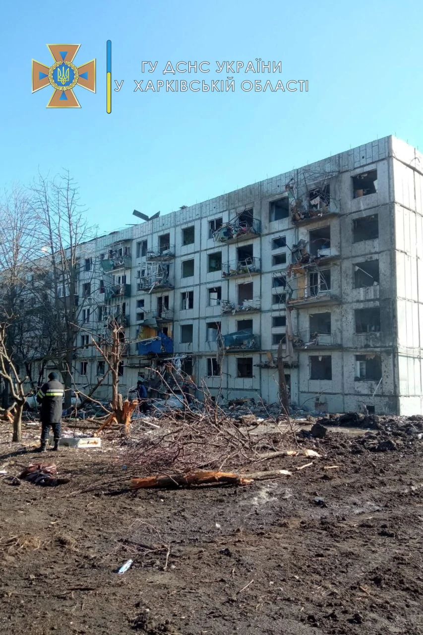 Oštećena stambena zgrada kod Harkova, Foto: Ukrainian State Emergency Service/Handout via REUTERS