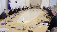 Premijer na sastanku s Banožićem i Hranjem