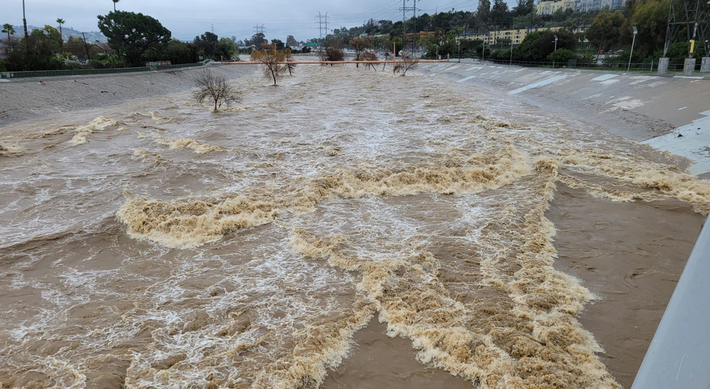 Zimska oluja prijeti Kaliforniji, stanovnici evakuirani zbog poplava
