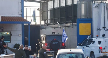 Vozila ispred izraelskog vojnog zatvora