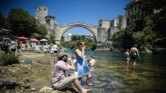 Brojni turisti rashladili se u Neretvi 