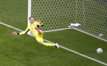 Ronaldo zabija Gulacsiju iz kaznenog udarca, Foto: Laszlo Balogh/Pool via REUTERS/