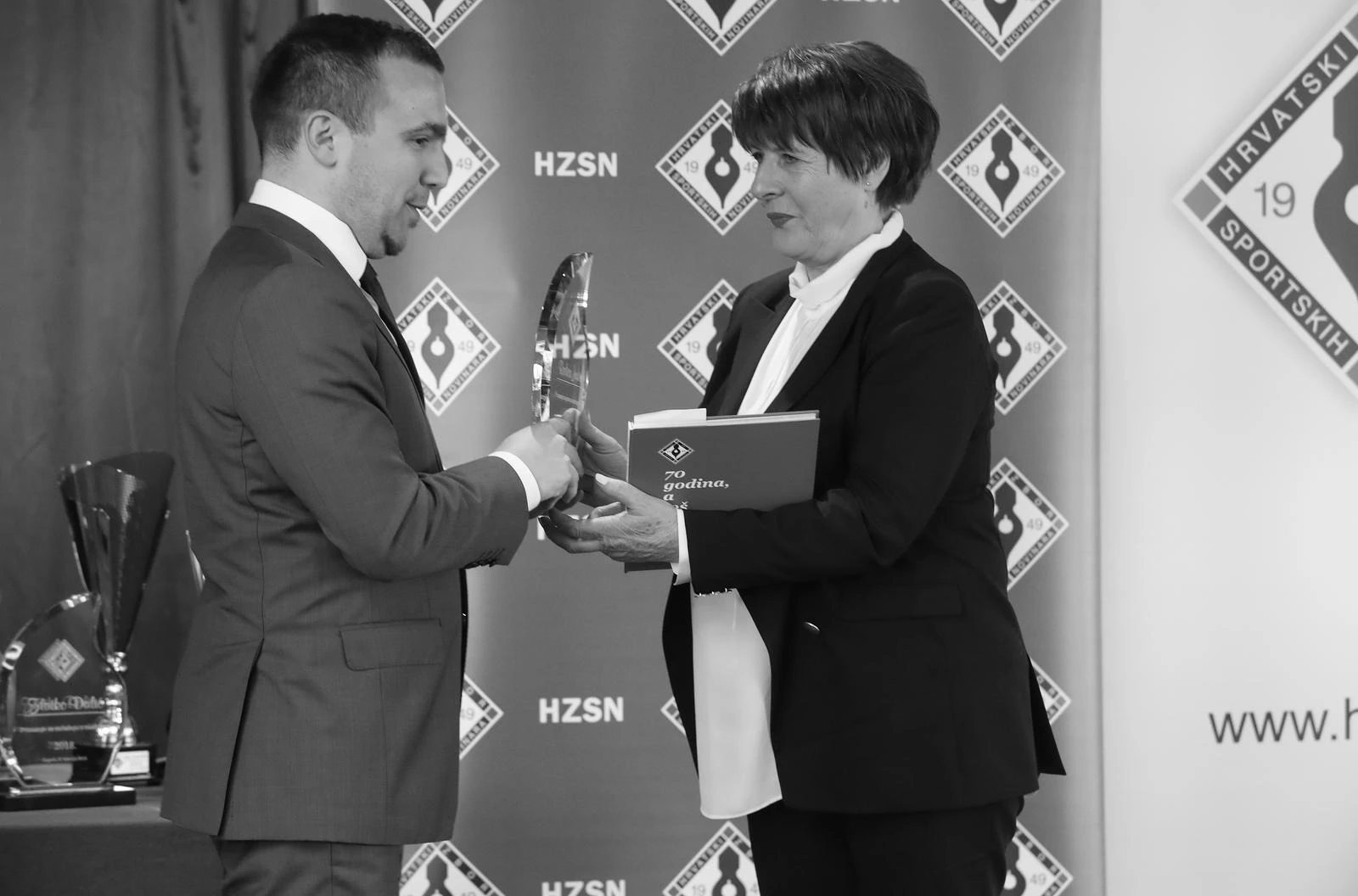 HOO-u predložiti da se knjižnica nazove po Radici Jurkin