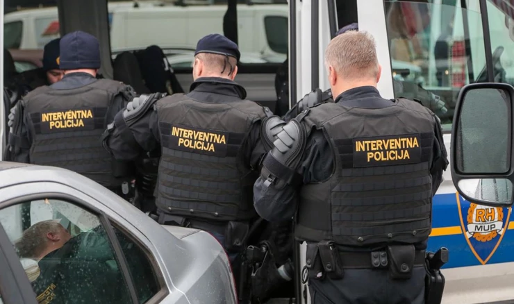Interventna policija u patroli uoči utakmice