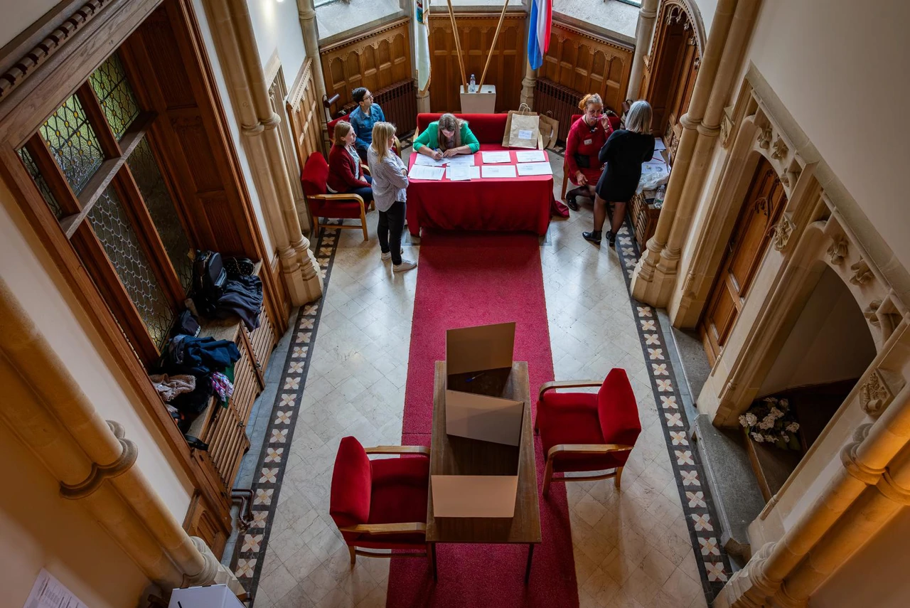 Biračko mjesto u kapelici u Donjem Miholjcu, Foto: Davor Javorovic /PIXSELL