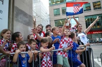 Hrvatski navijači pred hotelom u Torontu, Foto: Boris Kovacev/CROPIX