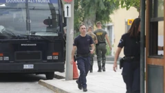 Uhićeni navijači dovedeni na davanje iskaza u Gradskoj sudnici u Ateni