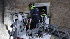 Spašavanje ljudi nakon urušavanja tornja Torre dei Conti 