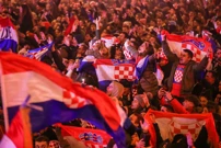 Navijači na Trgu bana Jelačića, Foto: Sanjin Strukic /Pixsell
