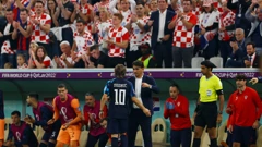 Luka Modrić pri izlasku s igre