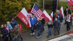 Prosvjednici dolaze na okupljanje u Varšavi