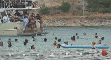 Šolta: Brodovi, smeće, fekalije i tisuće kupača bez ikakve kontrole