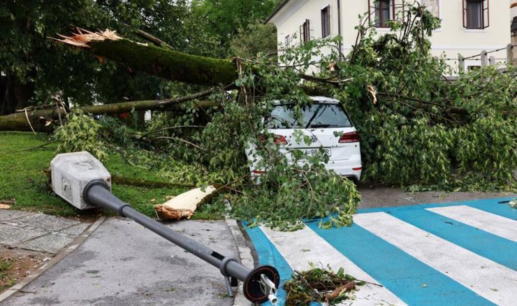 Sloveniju sinoć zahvatilo nevrijeme, tuča veličine loptice z