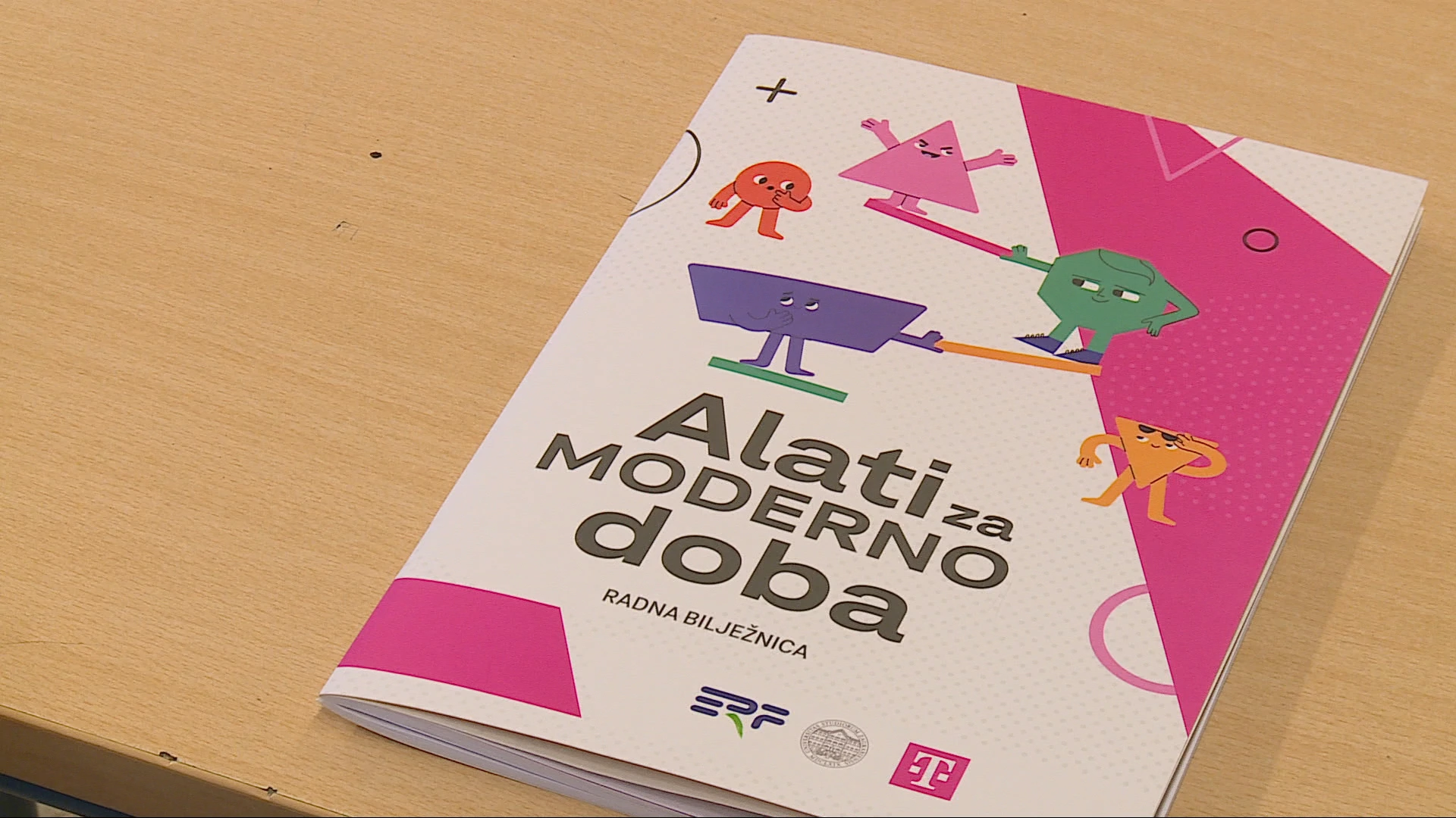 Djeca i stariji na mrežama: Rizici ovisnosti i internetskih prijevara