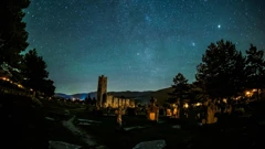 Pogled na zvjezdano nebo i meteorski roj Perzeida kod crkve Svetog Spasa 