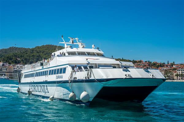 Zaputović: Prodajom nastavljamo obnovu katamaranske flote