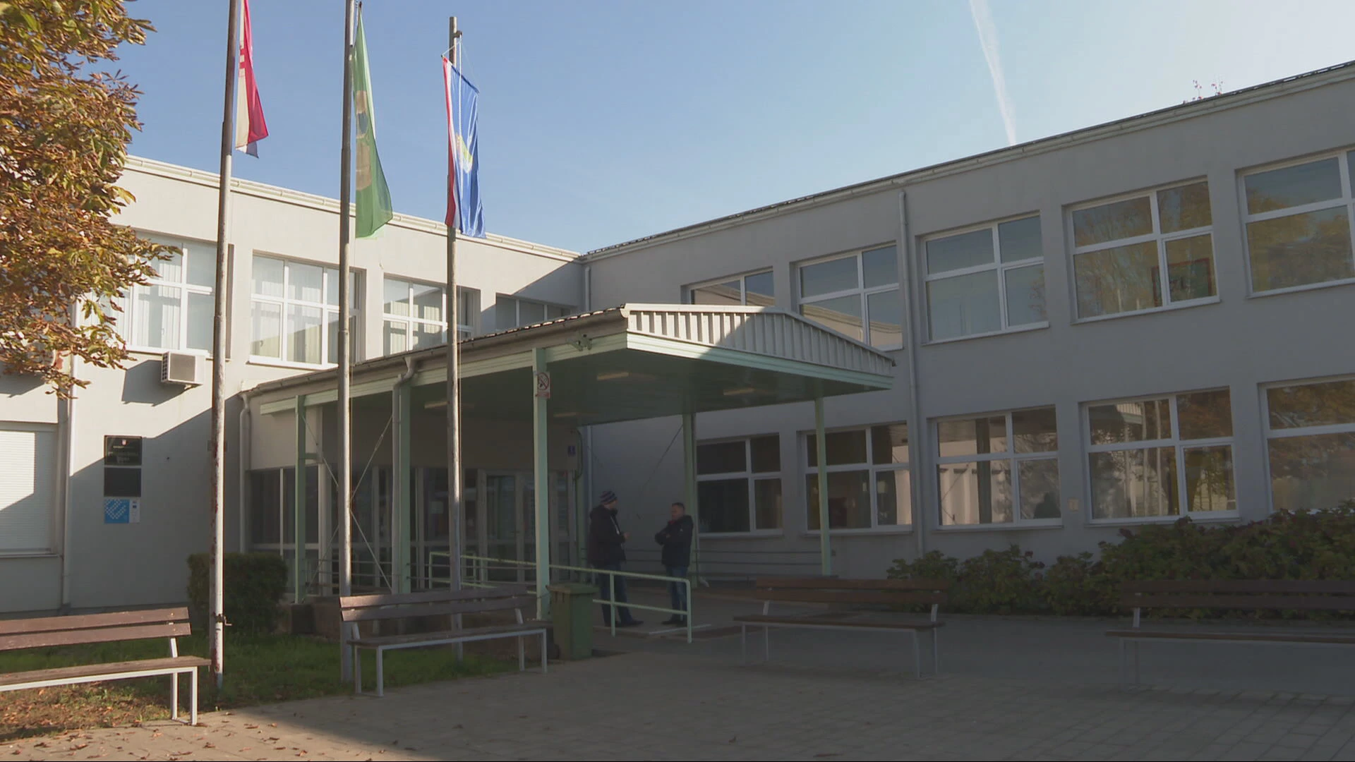 Zbog pucnjave u školskom dvorištu u Glini policija istražuje dva muškarca