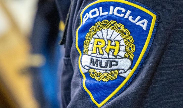 Pula: Nijemac mobitelom snimao nagu djecu