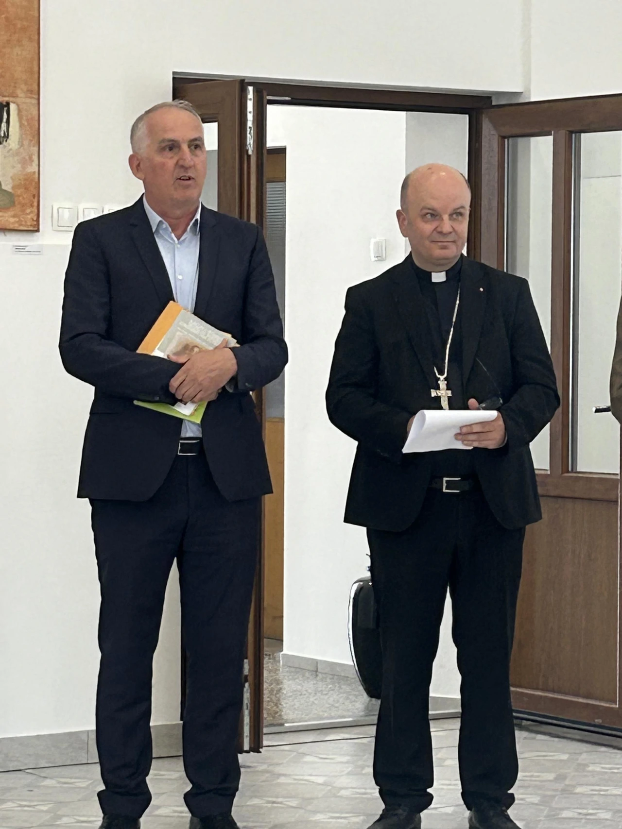 Mirko Ćurić i biskup mons. Fabijan Svalina, Foto: croatica.hu/-