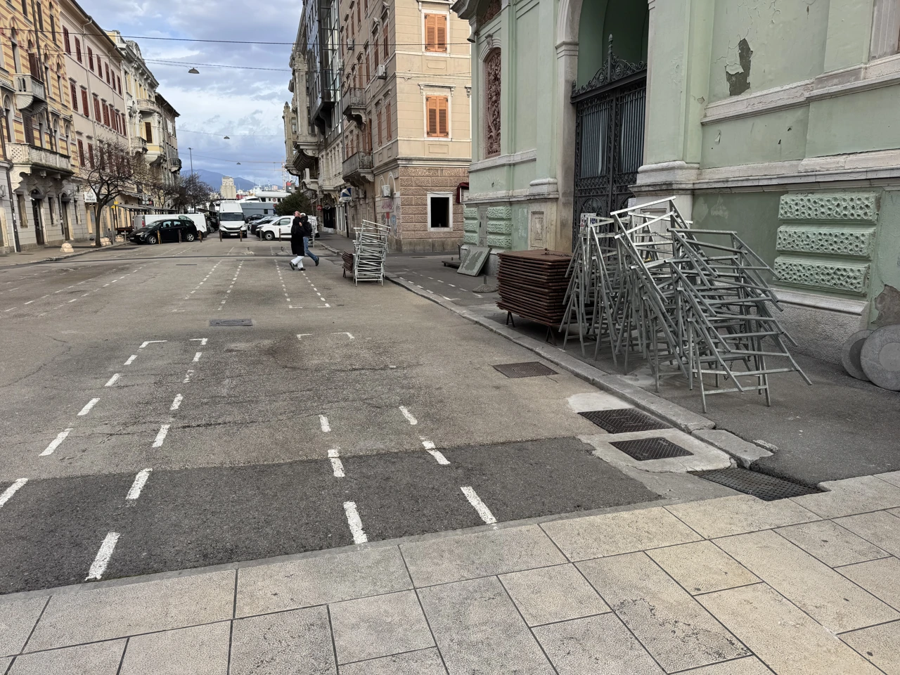 Riječka placa bez štandova zbog bure, Foto: Vladimir Jurić/Radio Rijeka