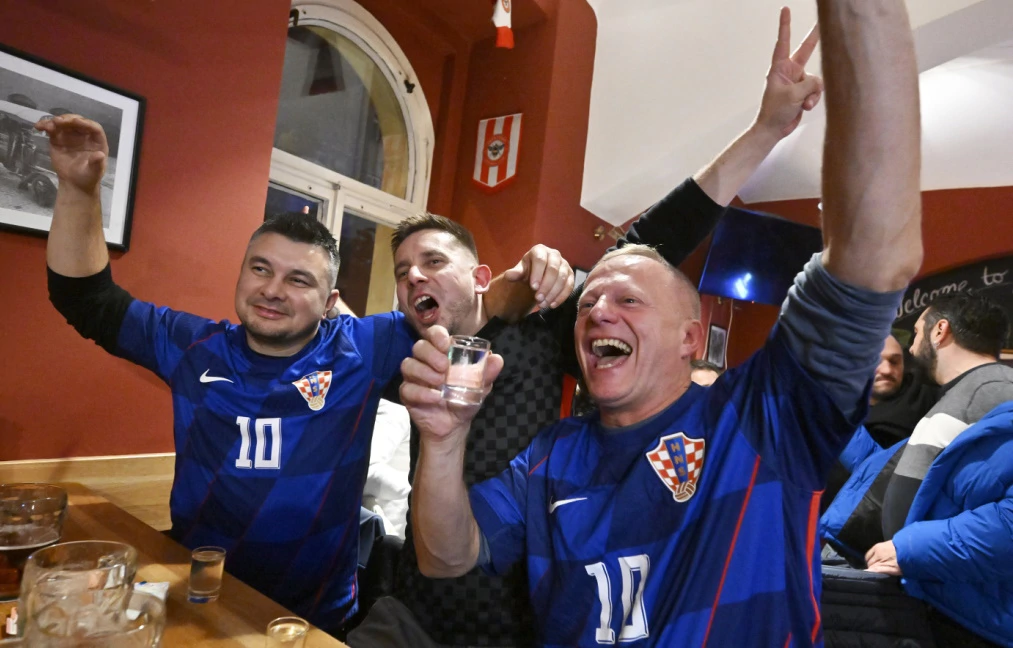 Hrvatski navijači u Pragu, Foto: Boris Kovačev/CROPIX