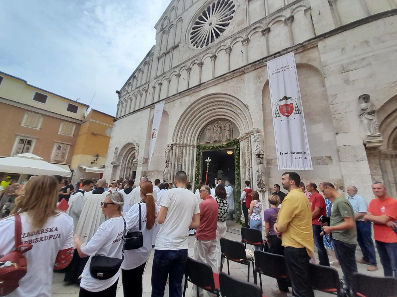 Započeo obred biskupskog ređenja mons. Milana Zgrablića, Foto: vš/fm//