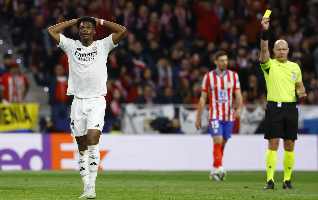 Žuti karton za Tchouamenija, Foto: Susana Vera/REUTERS