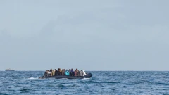 Migranti na brodu kod Dovera (UK)