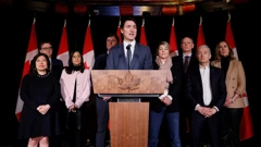 Justin Trudeau s članovima kabineta