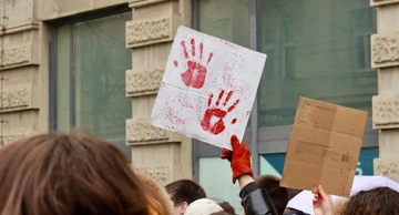Srbija: Neredi i tučnjave na prosvjedima u Vrbasu i Bačkoj Palanci, više ozlijeđenih