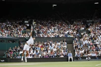 Novak Đoković servira, Foto: Paul Childs/REUTERS