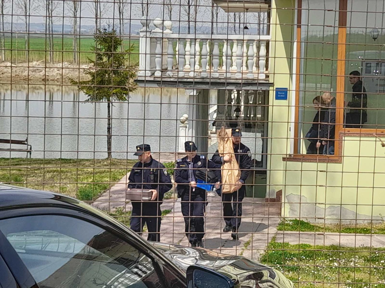 Policija pretražuje Pinjuhov ured i kuću, Foto: Vlatko Franjin/Radio Osijek