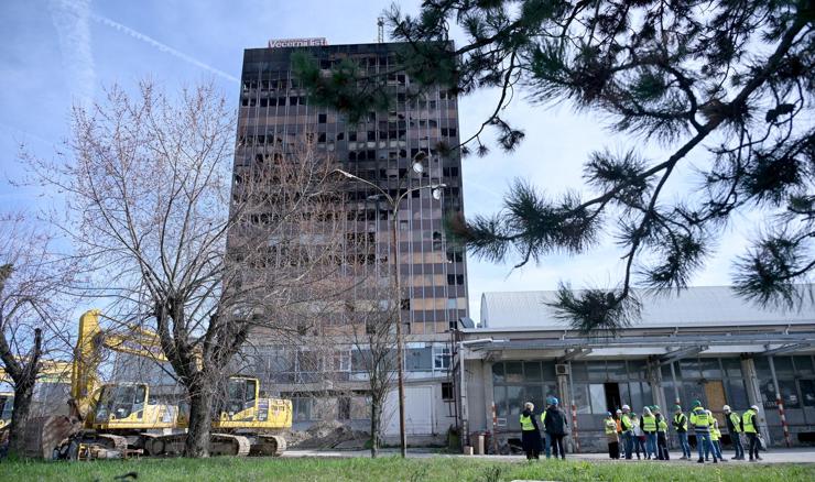 Počinje projekt uklanjanja Vjesnikova nebodera, vojska iznosi namještaj