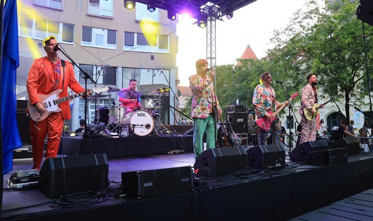 Koncert grupe Let 3 na Europskom trgu uz Dan antifašističke borbe