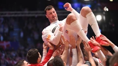 Domagoj Duvnjak na rukama suigrača