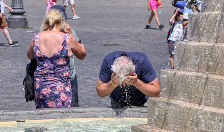 Paklene temperature ne popuštaju, evo kako preživjeti toplinski val
