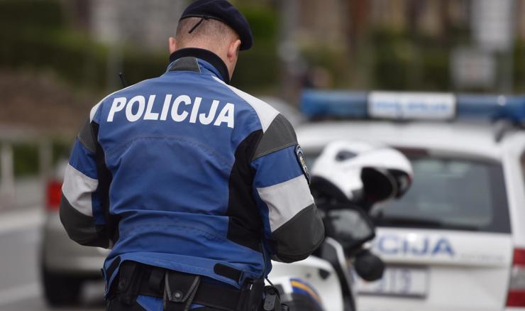 Dvojica policajaca osumnjičena za napad na 19-godišnjaka na D-1