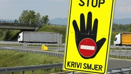 Znak krivi smjer