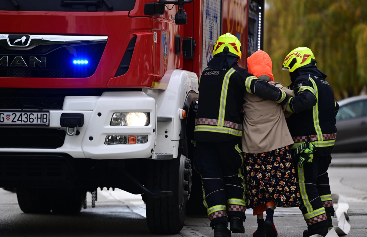 Požar u zagrebačkom naselju Peščenica, Foto: Igor Soban /PIXSELL