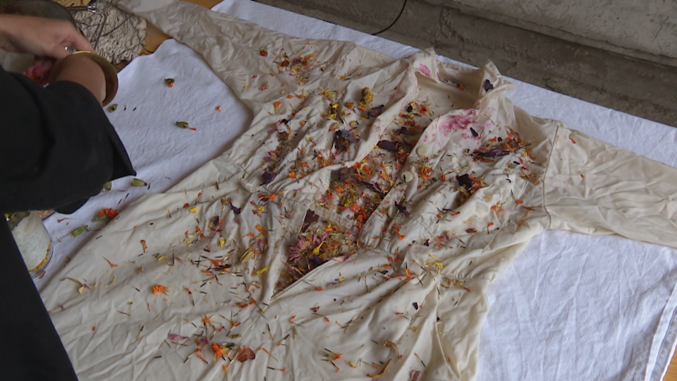 Vedrana priprema materijal za bojanje