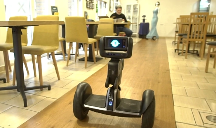 Mali robotski pomagač