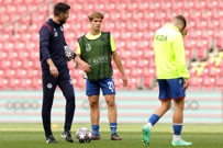 Zagrijavanje igrača Hajduka, Foto: Luka Stanzl/PIXSELL