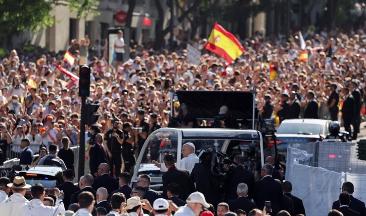 Više od milijun ljudi na madridskim ulicama pozdravilo papu 