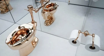 WC školjka izrađena od 18-karatnog zlata